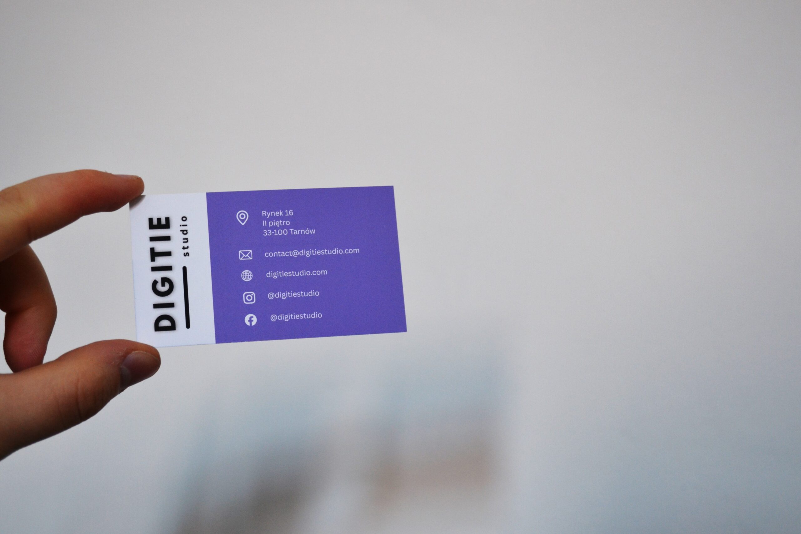 Przestrzeń biura przygotowana na spotkanie Digitie Coffee